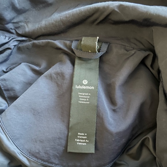 Lululemon raincoat - Picture 4 of 4